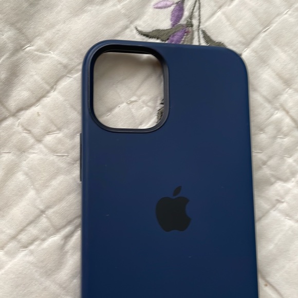 iPhone 12 Mini Deep Navy Silicone case with MagSafe - Picture 5 of 7